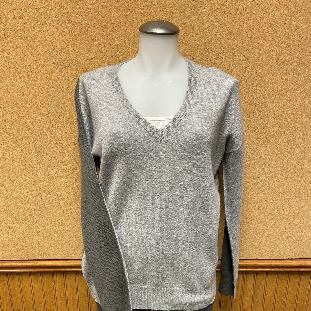 360 Cashmere Color block Sweater Gray and Army Green khaki